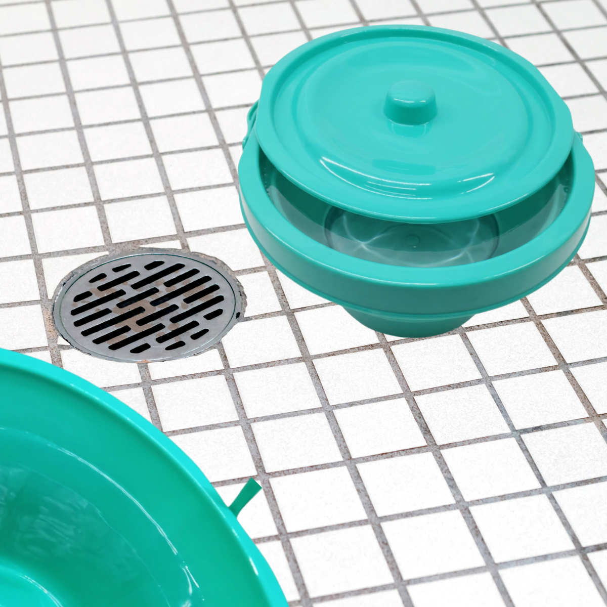 Comodo Con Tapa Tynor Recipiente Para baño o silla
