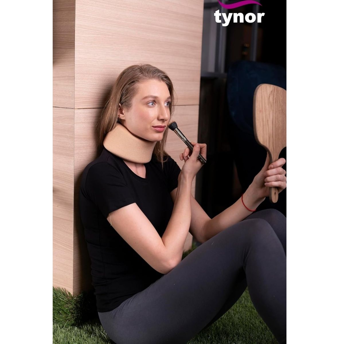 Collarin Suave Tynor Densidad Firme Cervical Velcro Ajustable